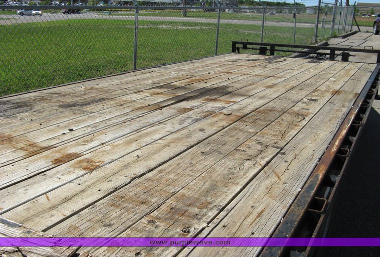 image for item 5008 2004 PJ 20' pintle hitch trailer