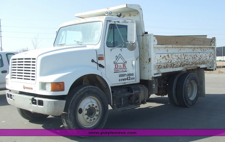 image for item 6634 1992 International Series 4900 dump truck