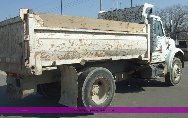 image for item 6634 1992 International Series 4900 dump truck