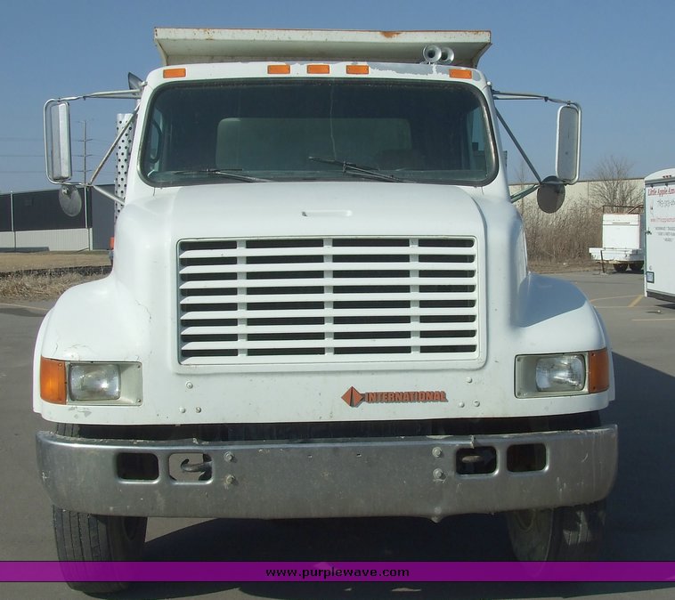 image for item 6634 1992 International Series 4900 dump truck