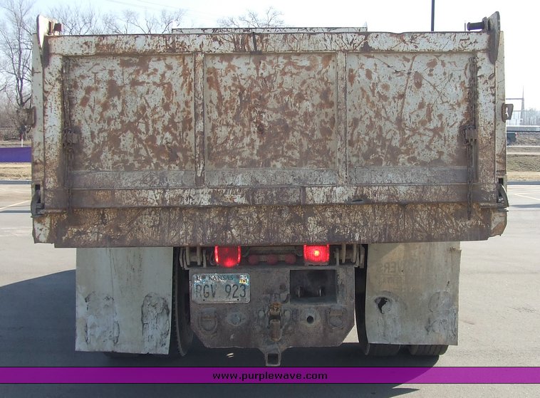 image for item 6634 1992 International Series 4900 dump truck