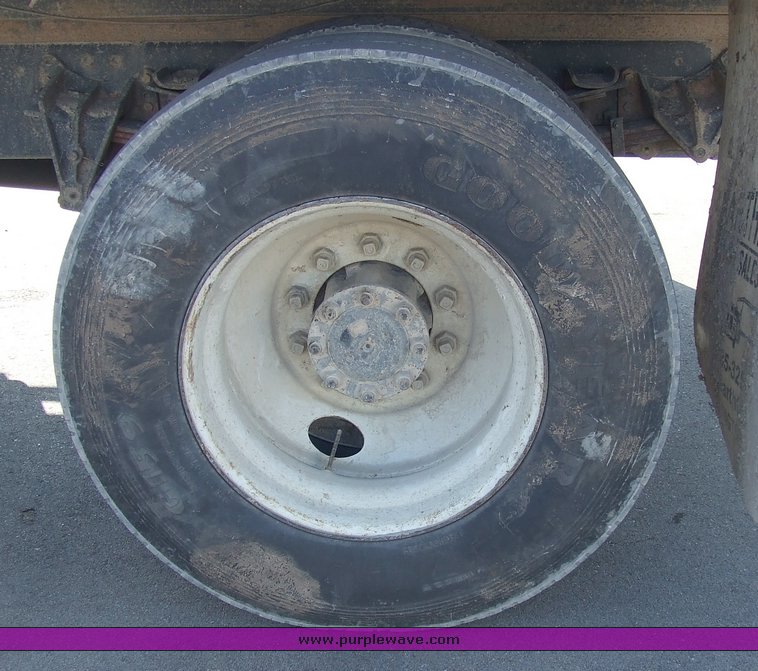 image for item 6634 1992 International Series 4900 dump truck