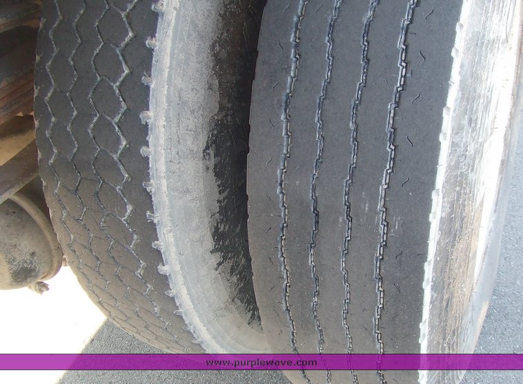 image for item 6634 1992 International Series 4900 dump truck