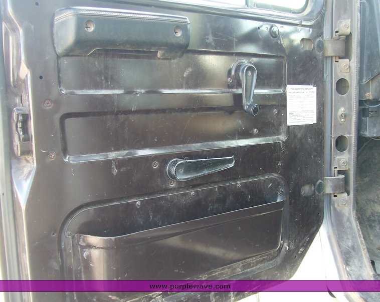 image for item 6634 1992 International Series 4900 dump truck