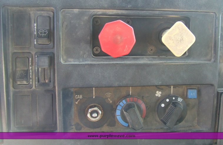 image for item 6634 1992 International Series 4900 dump truck