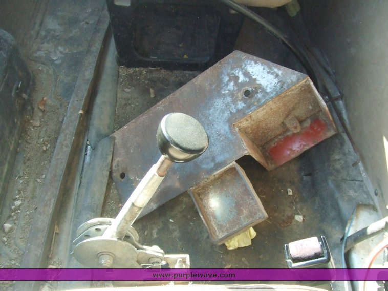 image for item 6634 1992 International Series 4900 dump truck