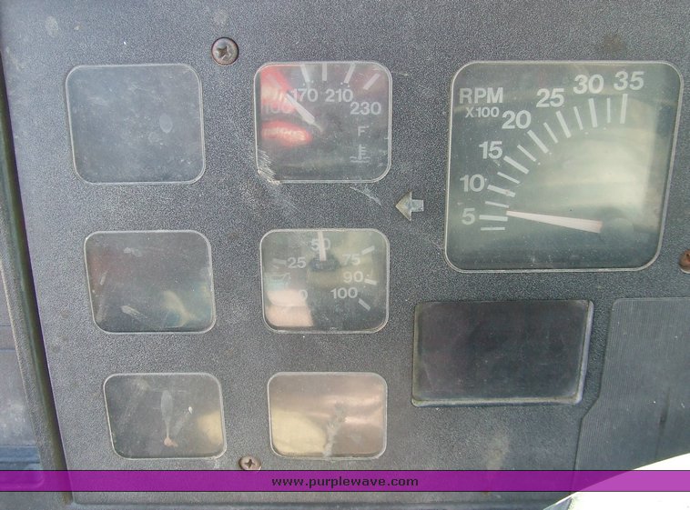 image for item 6634 1992 International Series 4900 dump truck