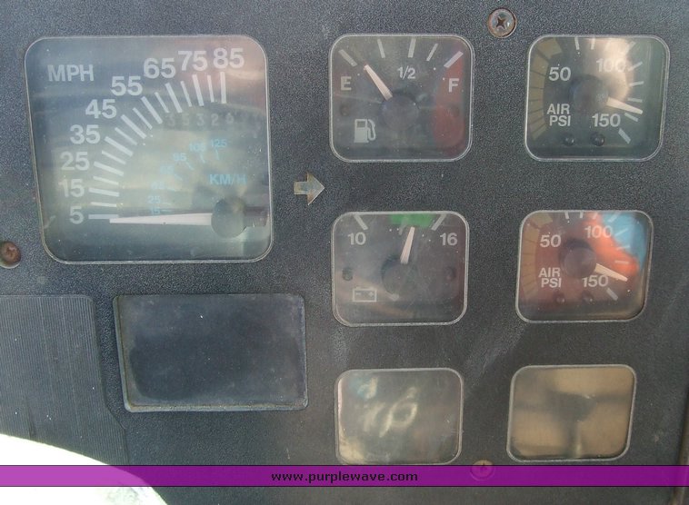 image for item 6634 1992 International Series 4900 dump truck