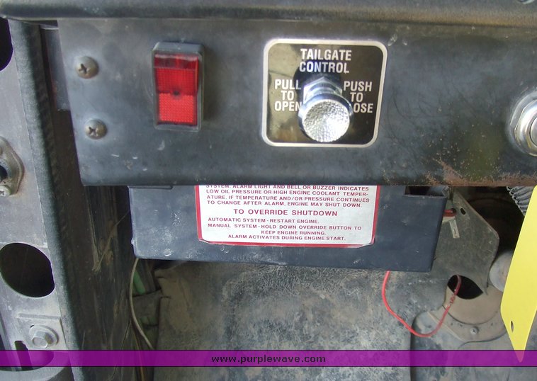 image for item 6634 1992 International Series 4900 dump truck