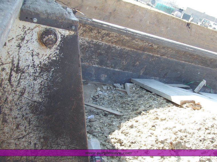 image for item 6634 1992 International Series 4900 dump truck