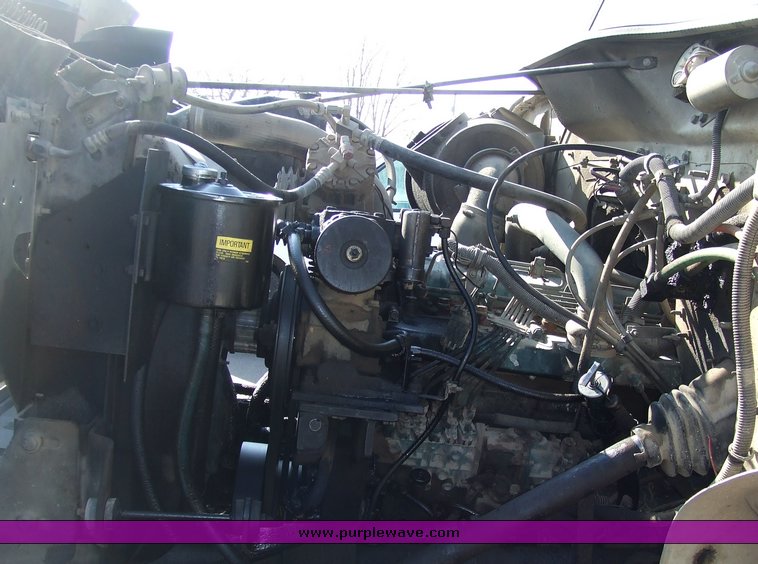 image for item 6634 1992 International Series 4900 dump truck