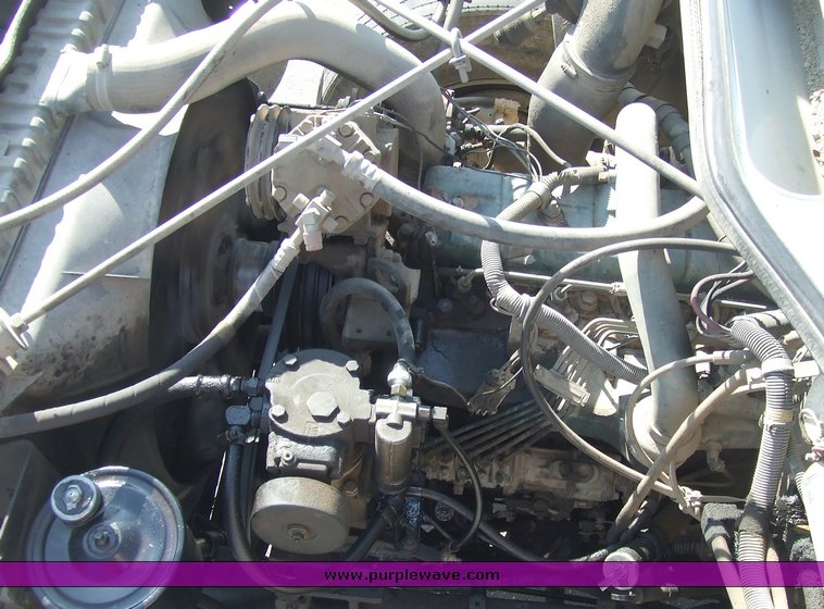 image for item 6634 1992 International Series 4900 dump truck