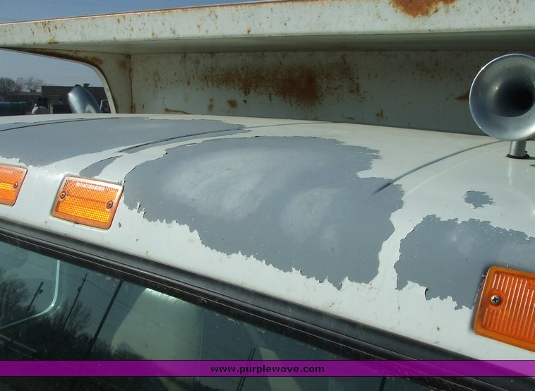 image for item 6634 1992 International Series 4900 dump truck