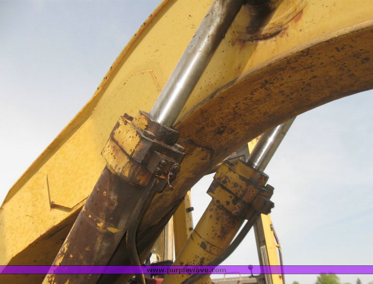 image for item 7110 1985 Caterpillar 231 hydraulic excavator