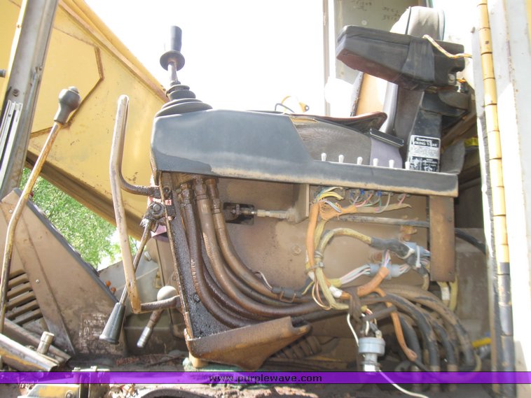 image for item 7110 1985 Caterpillar 231 hydraulic excavator