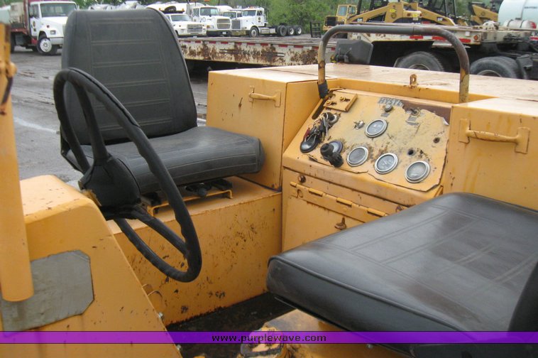 image for item 7362 Hyster C330A roller