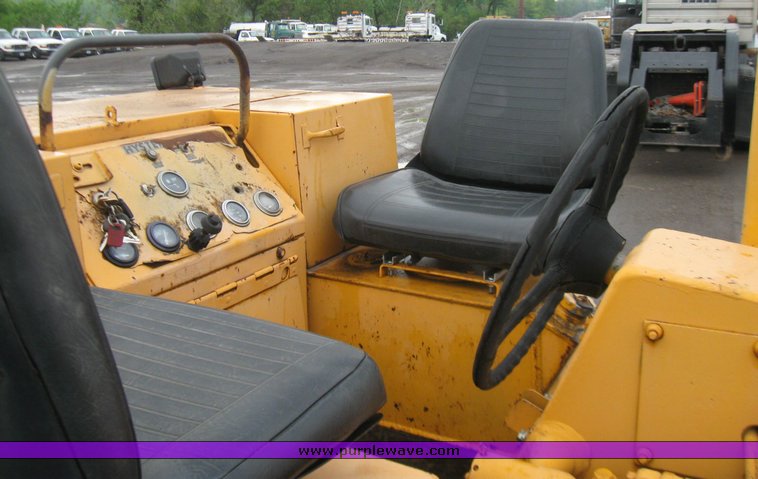 image for item 7362 Hyster C330A roller