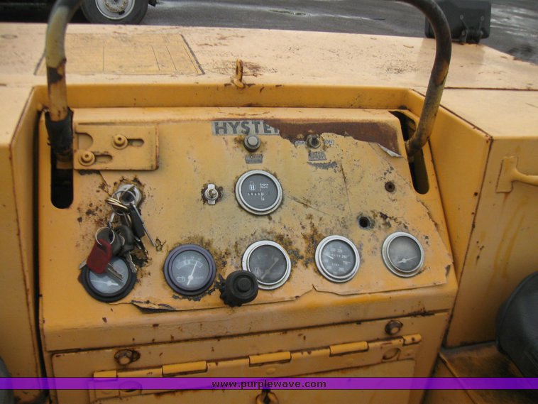 image for item 7362 Hyster C330A roller