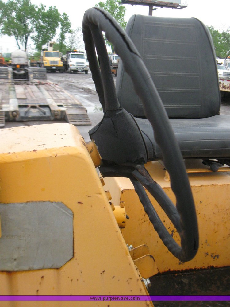 image for item 7362 Hyster C330A roller