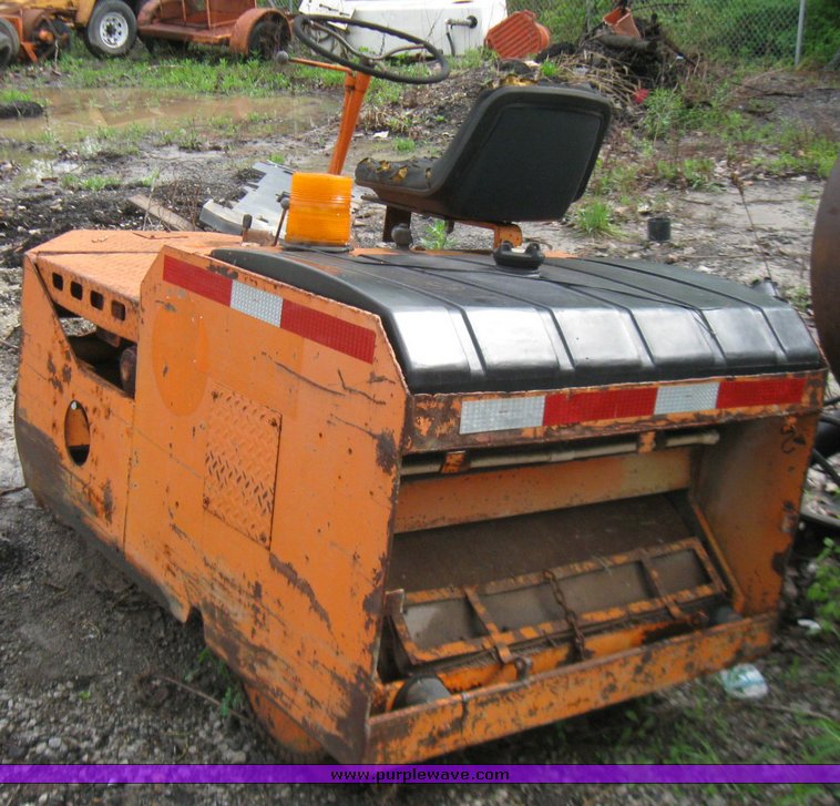 image for item 7363 Rosco Vibrapac roller