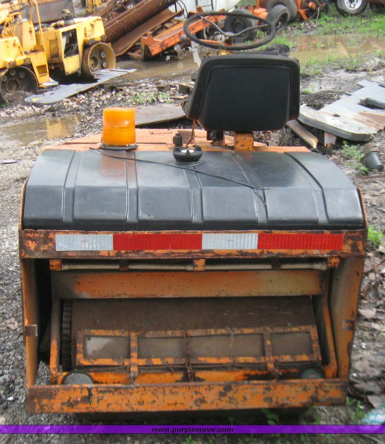 image for item 7363 Rosco Vibrapac roller