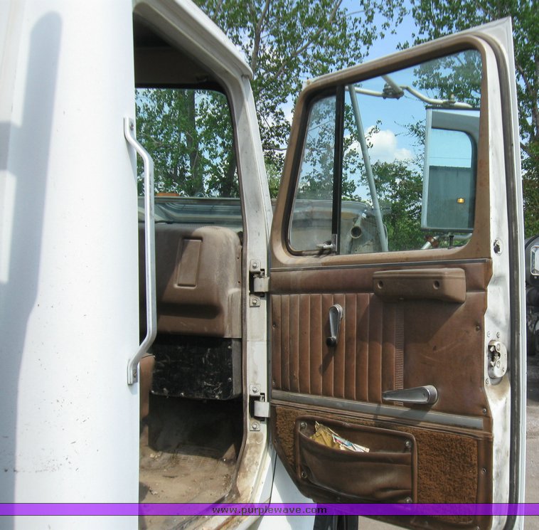 image for item 7366 1979 International truck