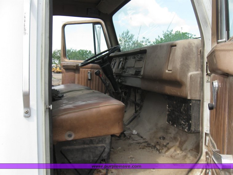 image for item 7366 1979 International truck