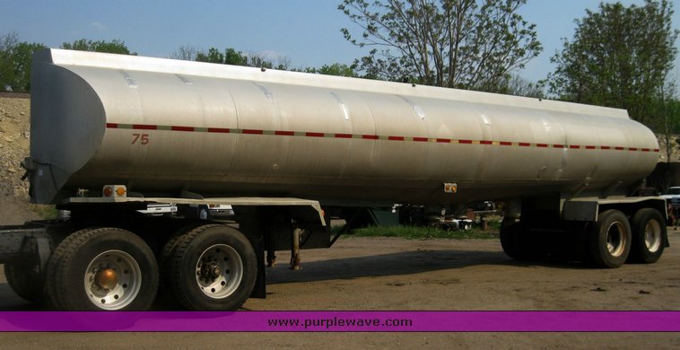 image for item 9006 Aluminum tanker trailer