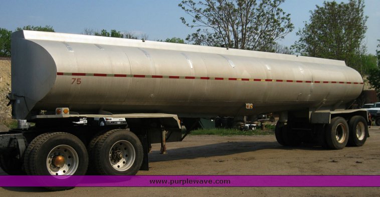 image for item 9006 Aluminum tanker trailer