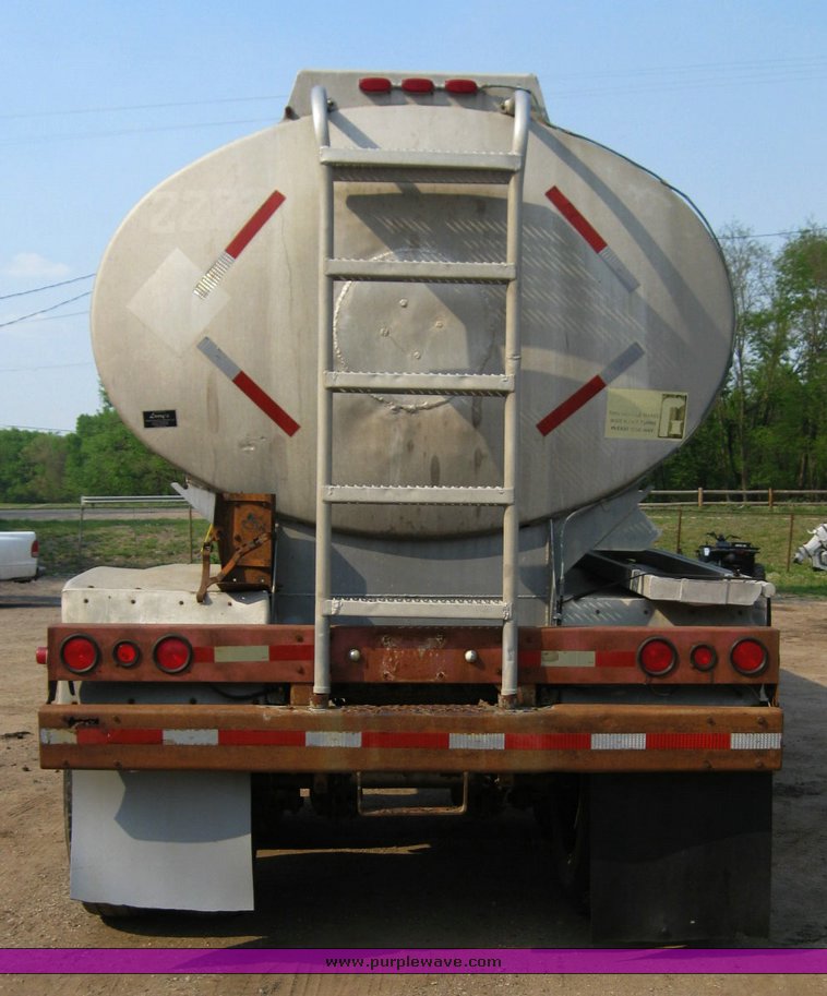 image for item 9006 Aluminum tanker trailer