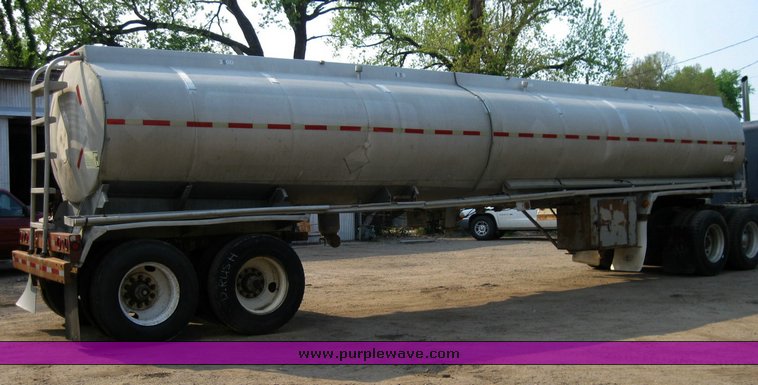 image for item 9006 Aluminum tanker trailer