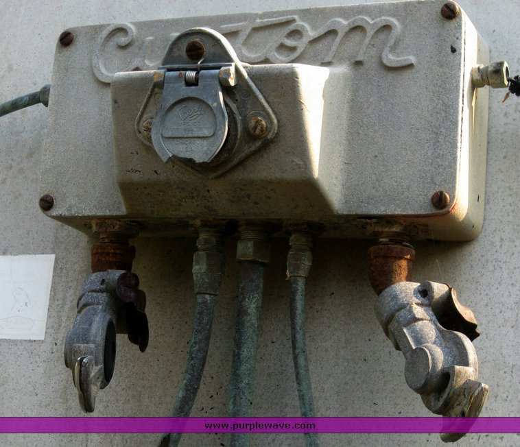 image for item 9006 Aluminum tanker trailer