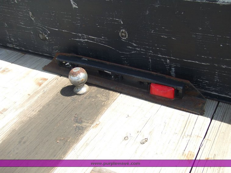 image for item 2050 2006 H&H 22' tandem axle trailer