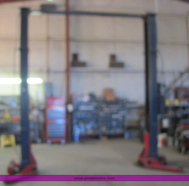 image for item 4499 Pelton two auto lift