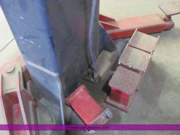 image for item 4499 Pelton two auto lift