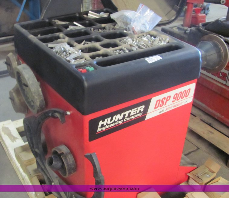 image for item 4504 Hunter DSP wheel balancer