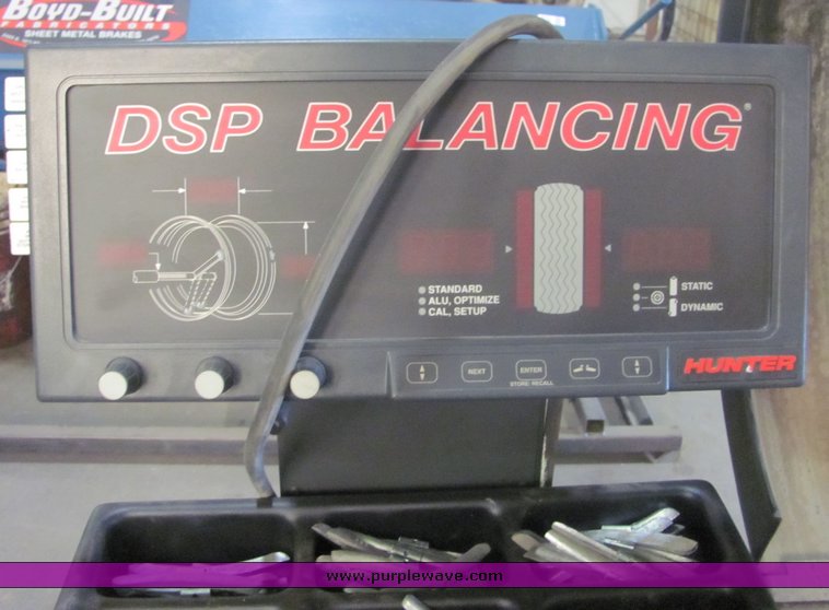 image for item 4504 Hunter DSP wheel balancer