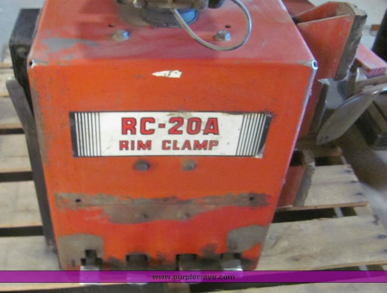 image for item 4506 Coats RC-20A rim clamp tire machine