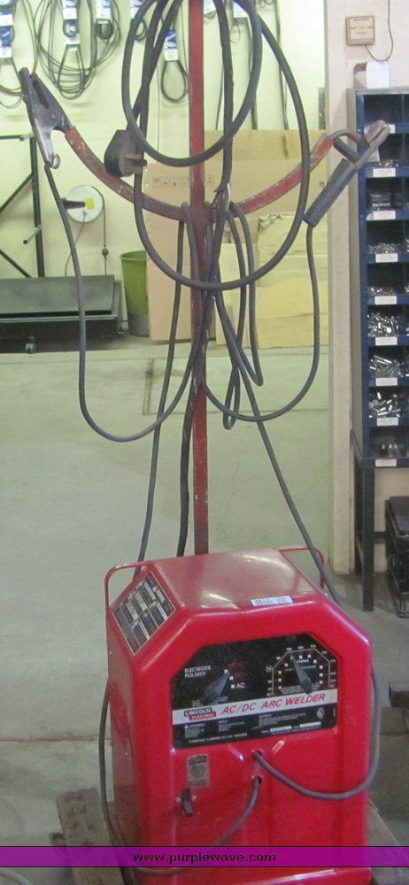 image for item 4513 Lincoln Electric AC/DC arc welder