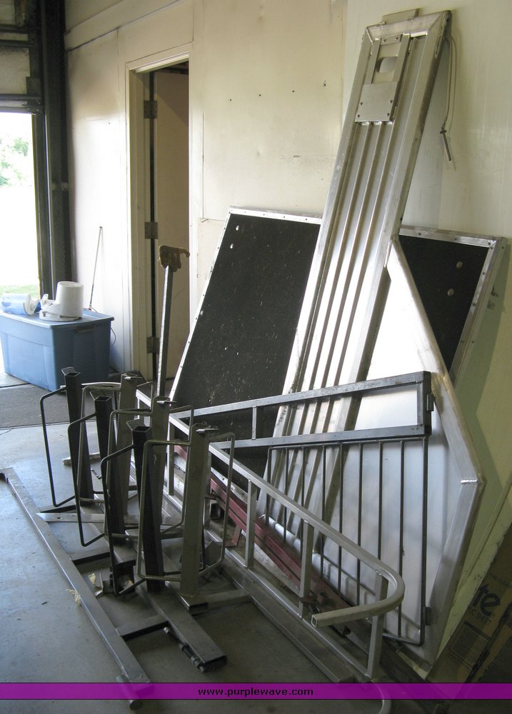 image for item 4553 Assorted horse trailer accessories