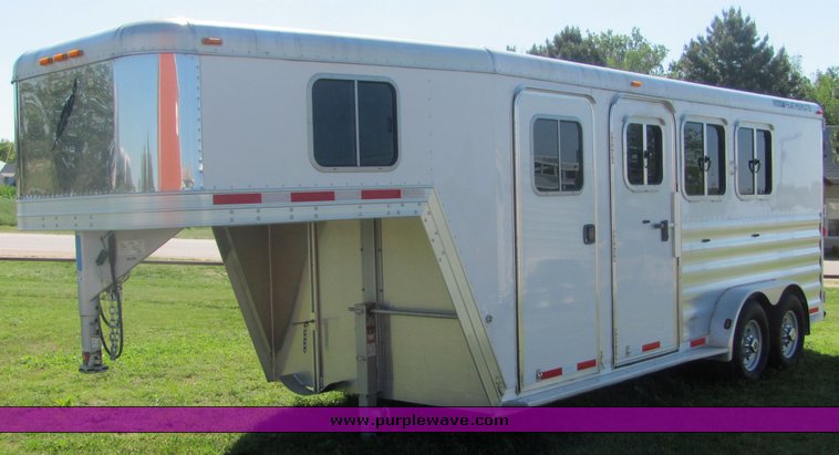 image for item 4567 2007 Feather Lite aluminum three horse slant trailer