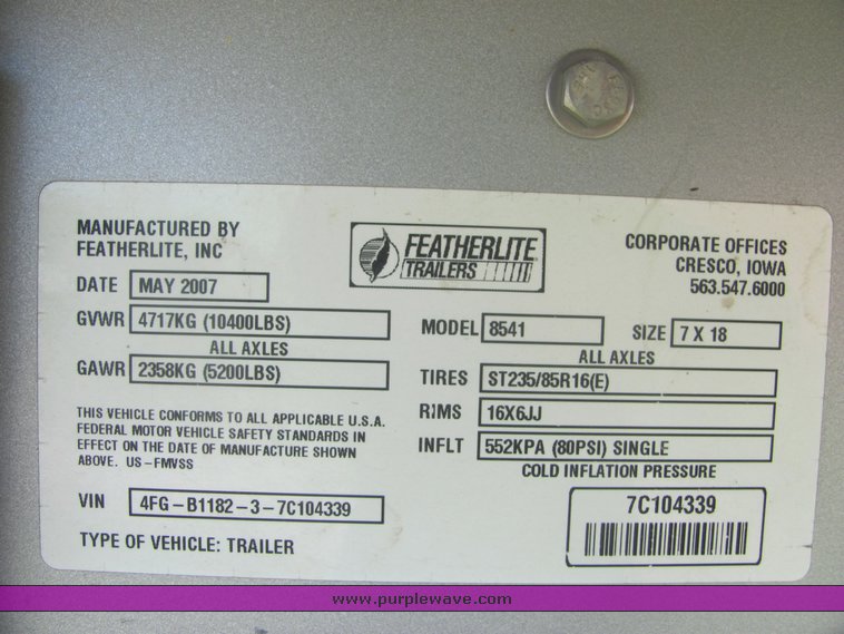 image for item 4567 2007 Feather Lite aluminum three horse slant trailer