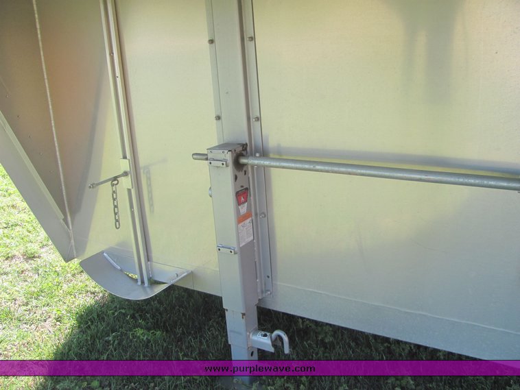 image for item 4567 2007 Feather Lite aluminum three horse slant trailer