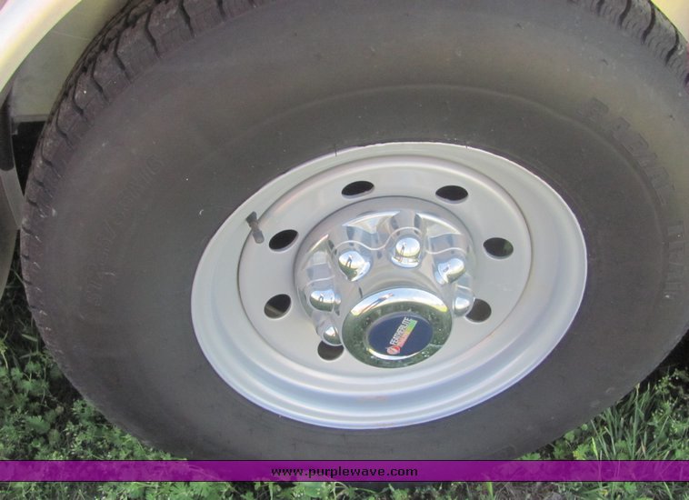 image for item 4567 2007 Feather Lite aluminum three horse slant trailer