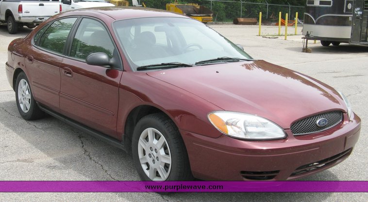 image for item 5000 2007 Ford Taurus SE