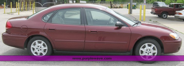 image for item 5000 2007 Ford Taurus SE
