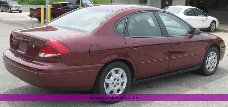 image for item 5000 2007 Ford Taurus SE
