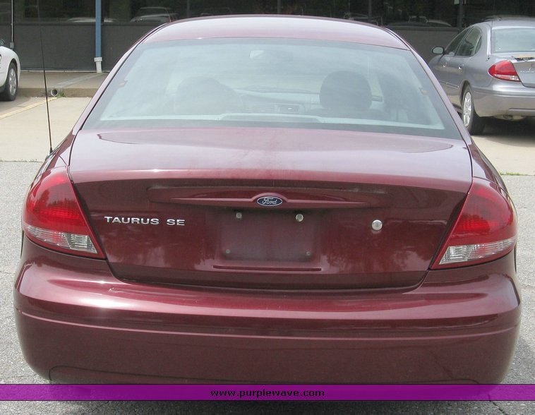 image for item 5000 2007 Ford Taurus SE