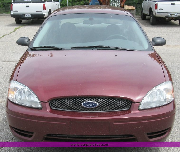 image for item 5000 2007 Ford Taurus SE