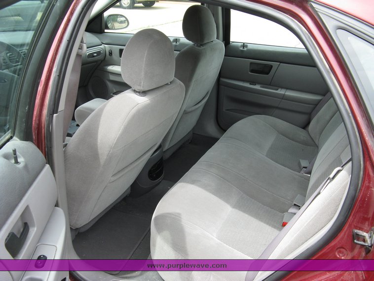 image for item 5000 2007 Ford Taurus SE